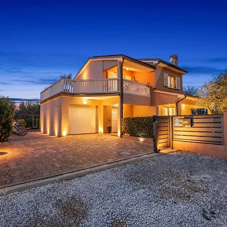 Vesna For 6 Persons Near With 32 M2 Private Pool, Kids Playground & Free Bikes 빌라 *