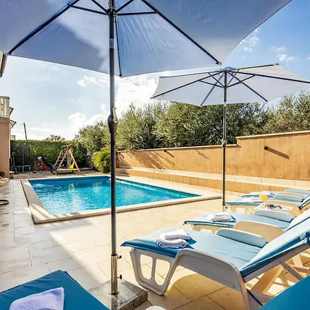 别墅 Vesna For 6 Persons Near With 32 M2 Private Pool, Kids Playground & Free Bikes