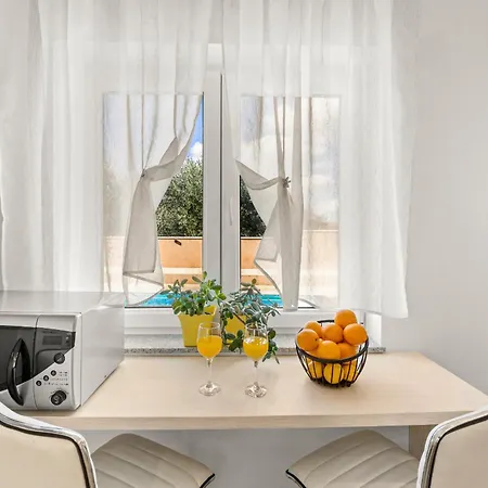 Vesna For 6 Persons Near With 32 M2 Private Pool, Kids Playground & Free Bikes Вилла