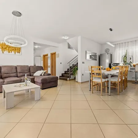 Vesna For 6 Persons Near With 32 M2 Private Pool, Kids Playground & Free Bikes Вилла *