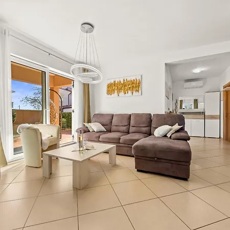 Вилла Vesna For 6 Persons Near With 32 M2 Private Pool, Kids Playground & Free Bikes *