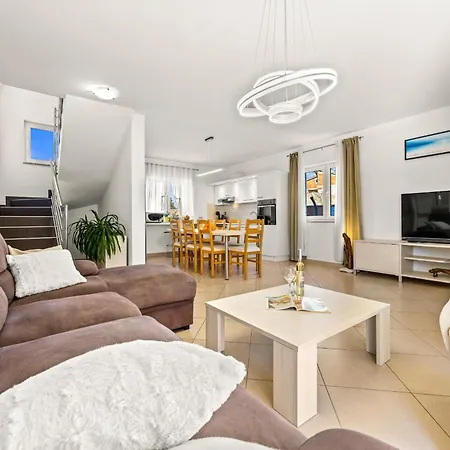 Vesna For 6 Persons Near With 32 M2 Private Pool, Kids Playground & Free Bikes Вилла