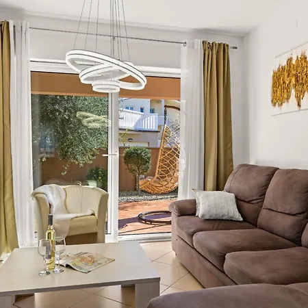 Vesna For 6 Persons Near With 32 M2 Private Pool, Kids Playground & Free Bikes Пула