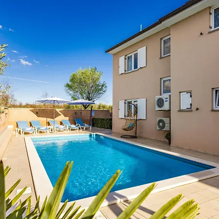 Vesna For 6 Persons Near With 32 M2 Private Pool, Kids Playground & Free Bikes Вилла