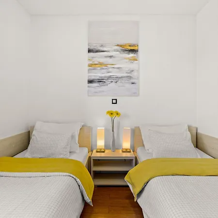 Vesna For 6 Persons Near With 32 M2 Private Pool, Kids Playground & Free Bikes Вилла