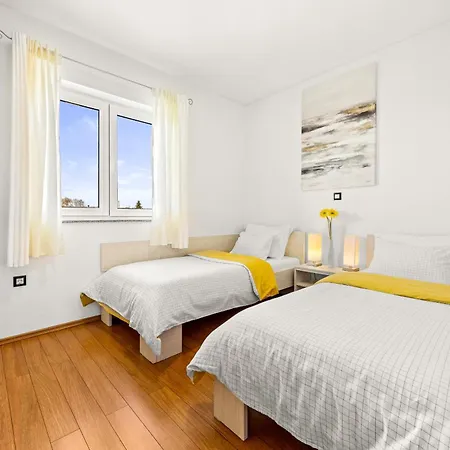 Vesna For 6 Persons Near With 32 M2 Private Pool, Kids Playground & Free Bikes *