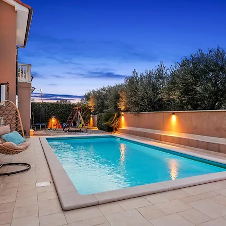 Vesna For 6 Persons Near With 32 M2 Private Pool, Kids Playground & Free Bikes * Пула