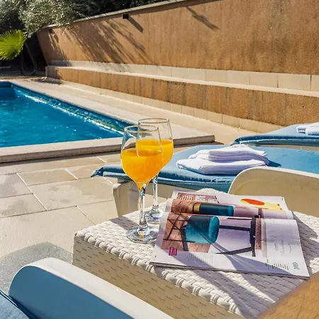 Vesna For 6 Persons Near With 32 M2 Private Pool, Kids Playground & Free Bikes Вилла Пула