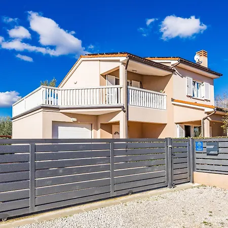 Vesna For 6 Persons Near With 32 M2 Private Pool, Kids Playground & Free Bikes Вилла Пула