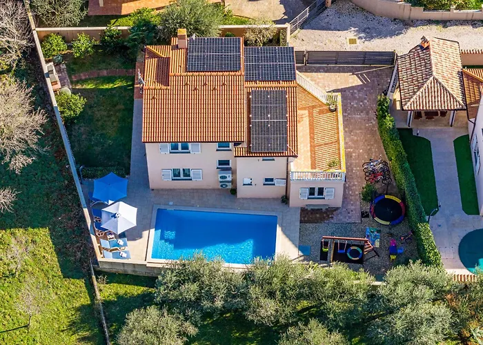 Vesna For 6 Persons Near With 32 M2 Private Pool, Kids Playground & Free Bikes 빌라