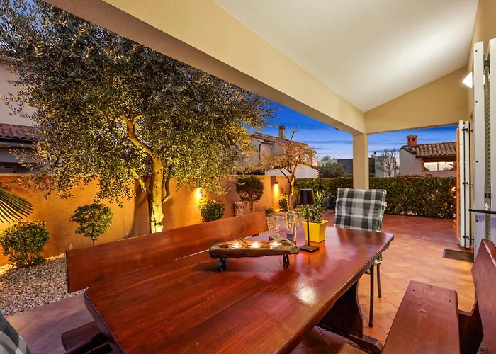 Vesna For 6 Persons Near With 32 M2 Private Pool, Kids Playground & Free Bikes 빌라 풀라