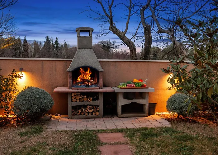 Vesna For 6 Persons Near With 32 M2 Private Pool, Kids Playground & Free Bikes 풀라