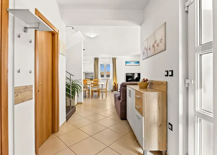 Vesna For 6 Persons Near With 32 M2 Private Pool, Kids Playground & Free Bikes * 풀라