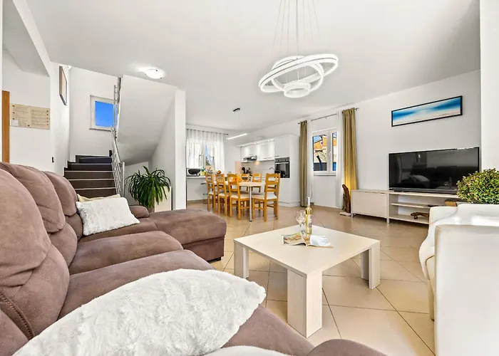 Vesna For 6 Persons Near With 32 M2 Private Pool, Kids Playground & Free Bikes 빌라