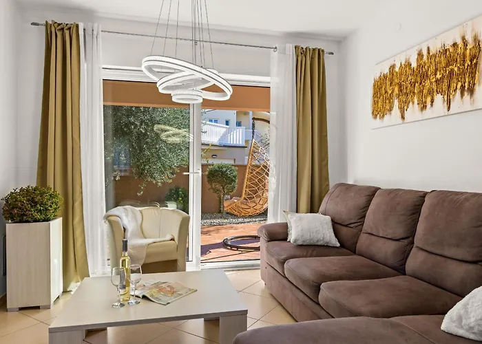 Vesna For 6 Persons Near With 32 M2 Private Pool, Kids Playground & Free Bikes 풀라