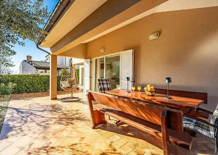 Vesna For 6 Persons Near With 32 M2 Private Pool, Kids Playground & Free Bikes 빌라 풀라