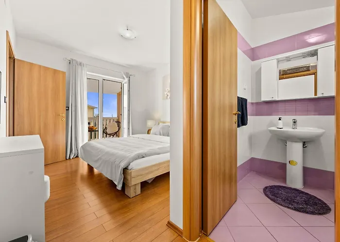 Vesna For 6 Persons Near With 32 M2 Private Pool, Kids Playground & Free Bikes * 풀라