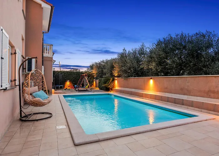 Vesna For 6 Persons Near With 32 M2 Private Pool, Kids Playground & Free Bikes * 풀라