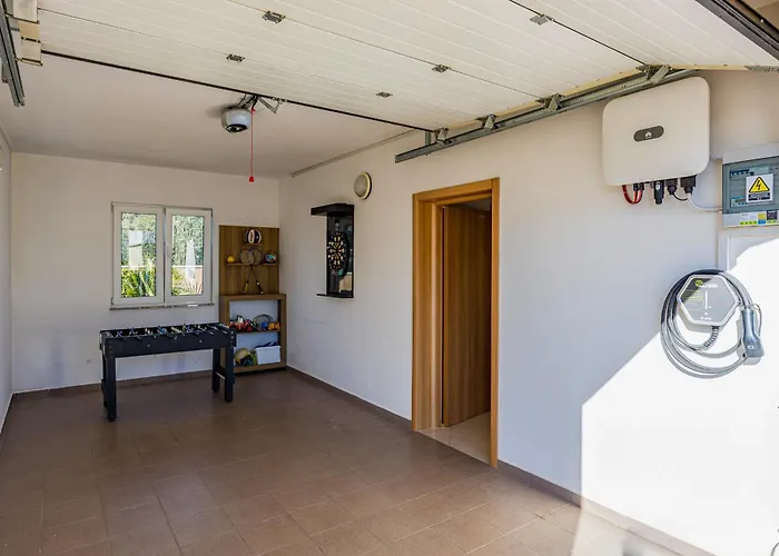 Vesna For 6 Persons Near With 32 M2 Private Pool, Kids Playground & Free Bikes 빌라