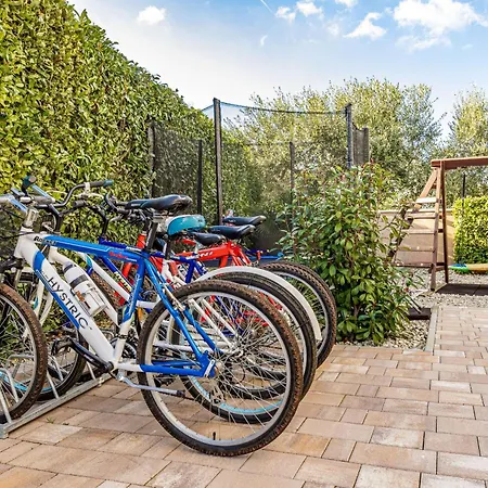 Vesna For 6 Persons Near With 32 M2 Private Pool, Kids Playground & Free Bikes プーラ