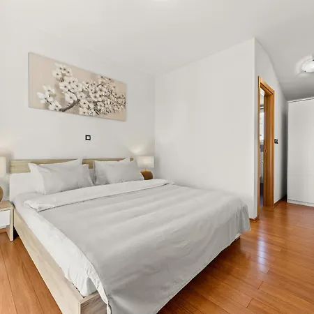 ヴィラ Vesna For 6 Persons Near With 32 M2 Private Pool, Kids Playground & Free Bikes *