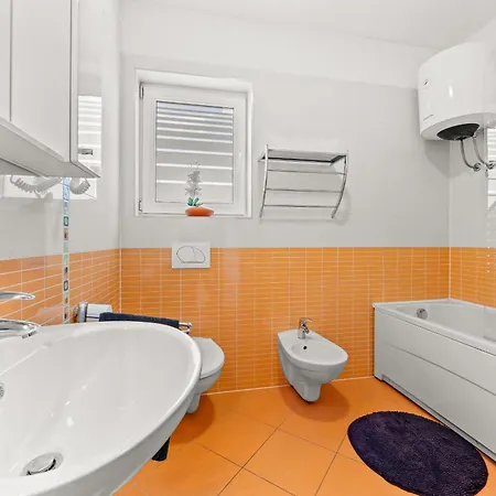 Vesna For 6 Persons Near With 32 M2 Private Pool, Kids Playground & Free Bikes プーラ
