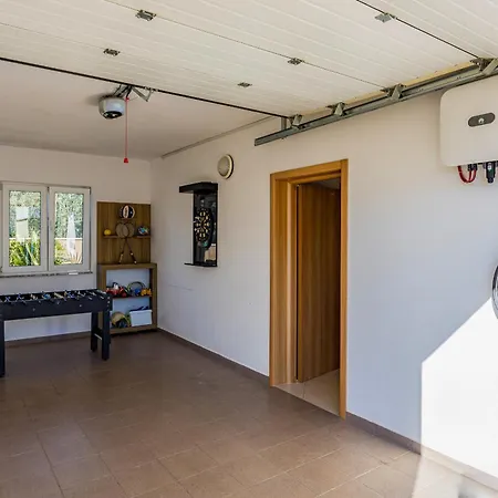 Vesna For 6 Persons Near With 32 M2 Private Pool, Kids Playground & Free Bikes ヴィラ